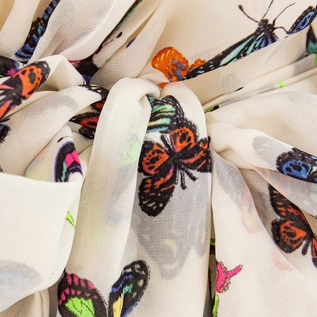 Bordado tradicional sobre tela